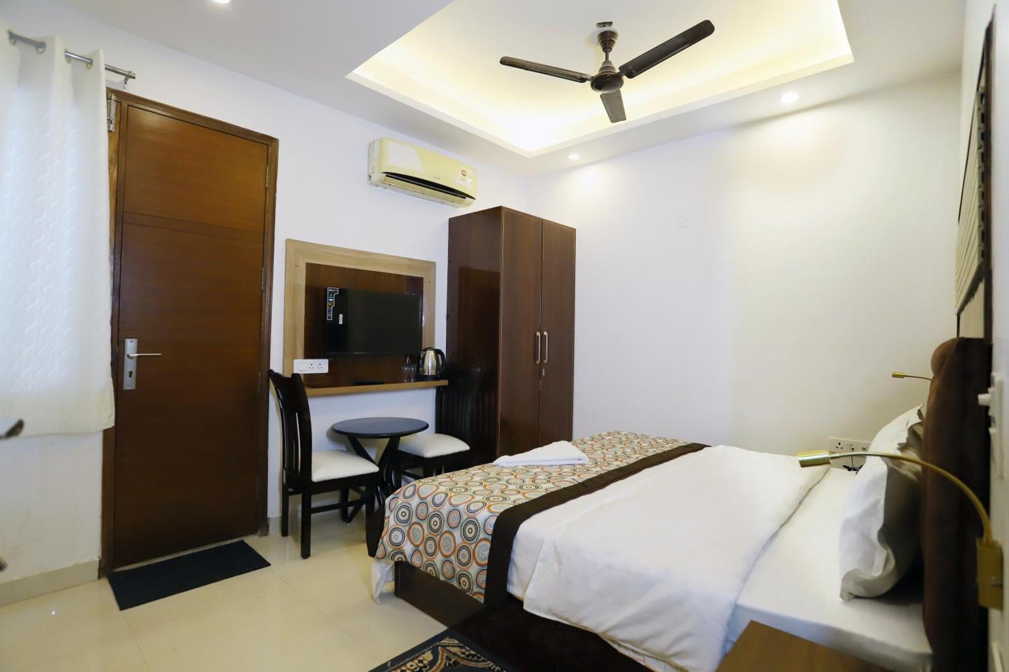 Vrindavan Guest House Нью-Дели Экстерьер фото